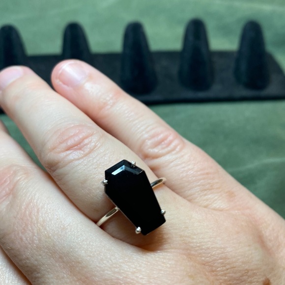 - Solid Sterling Silver Black Onyx Ring - Picture 4 of 4